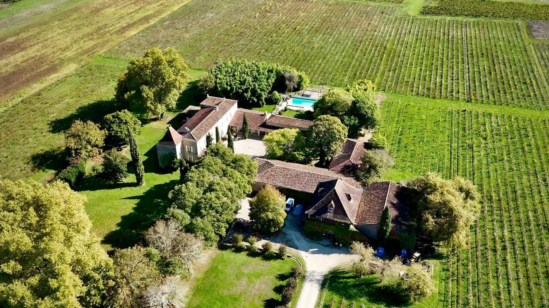 Chateau La Gineste - Castle And Vineyard Duravel