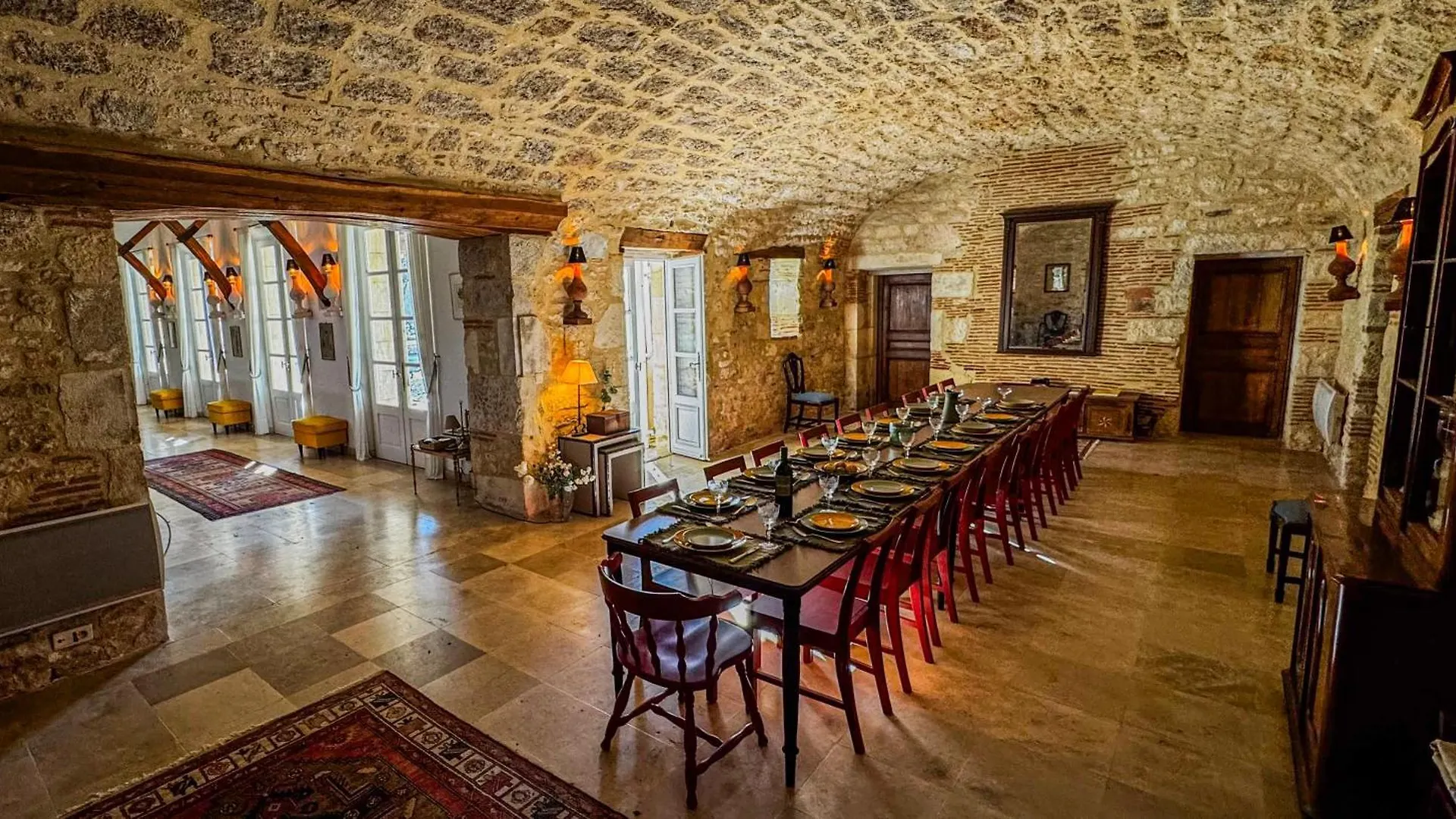 Chateau La Gineste - Castle And Vineyard Duravel France